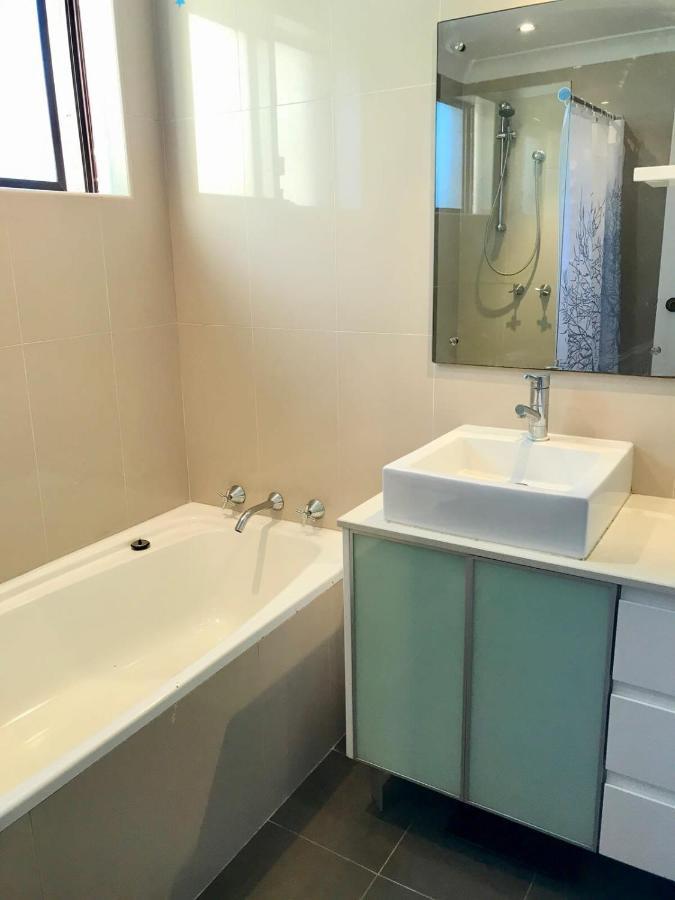Spacious 3 Bedroom Apartment 20 Min To The Cbd Sydney Exterior photo